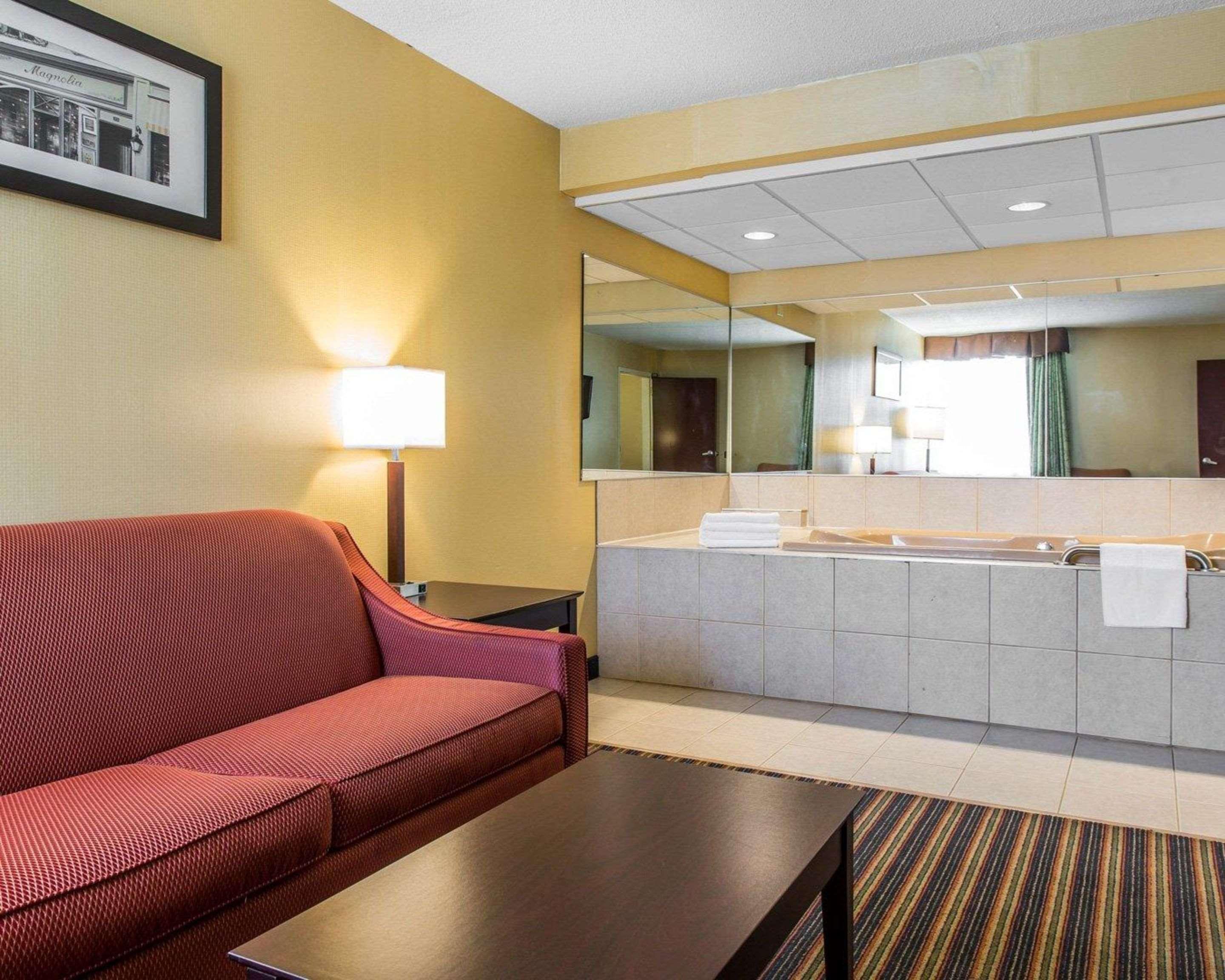 Comfort Inn & Suites East Hartford - Hartford Exterior photo