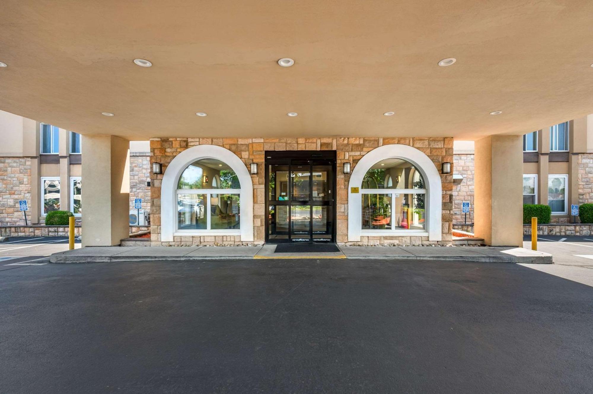 Comfort Inn & Suites East Hartford - Hartford Exterior photo