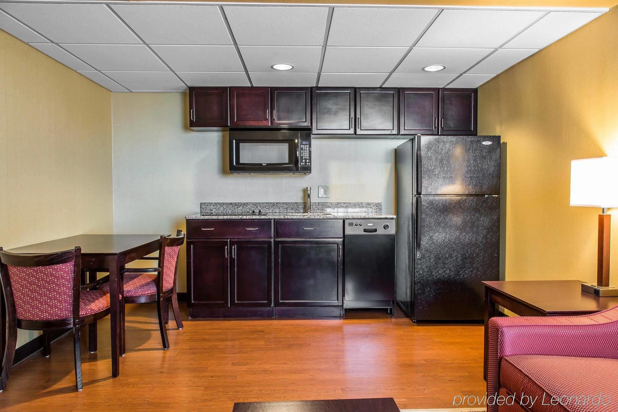 Comfort Inn & Suites East Hartford - Hartford Exterior photo